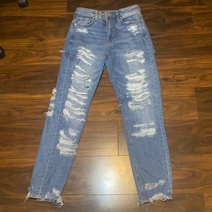 Size 4 American eagle ripped boyfriend jeans